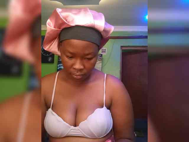 Sexytreatmenta webcam