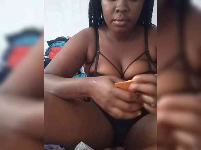 Sexytreatmenta webcam