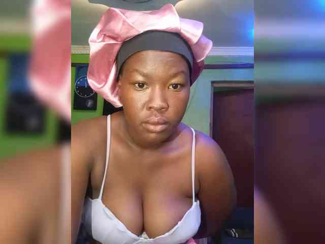 Sexytreatmenta webcam