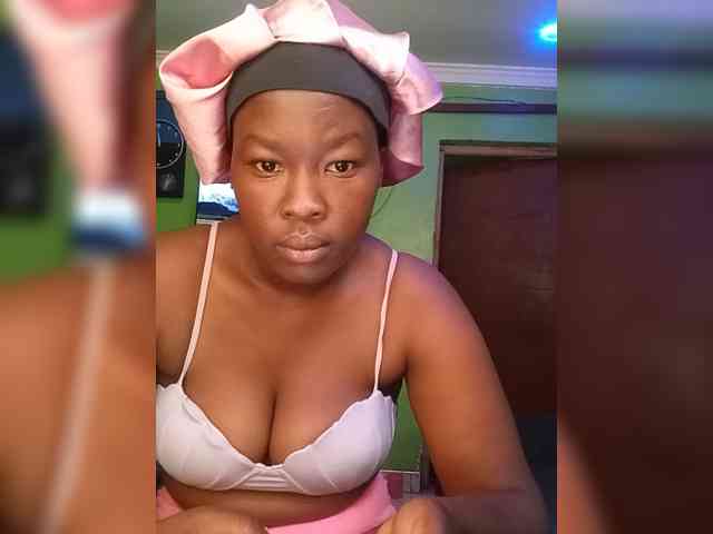 Sexytreatmenta webcam
