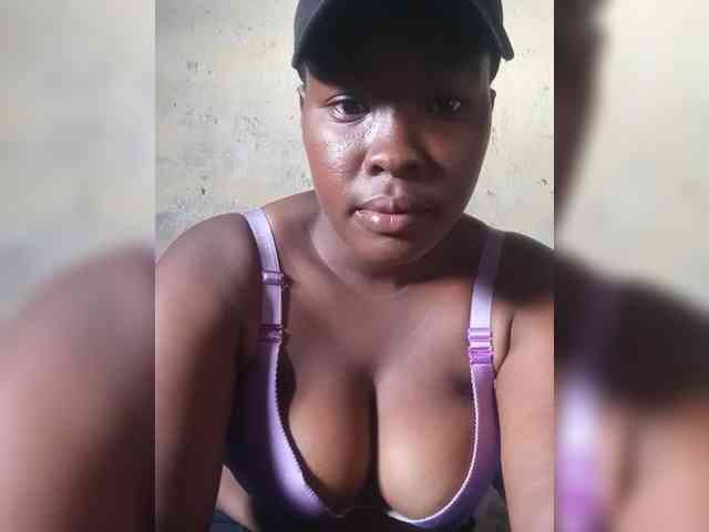 Sexytreatmenta webcam