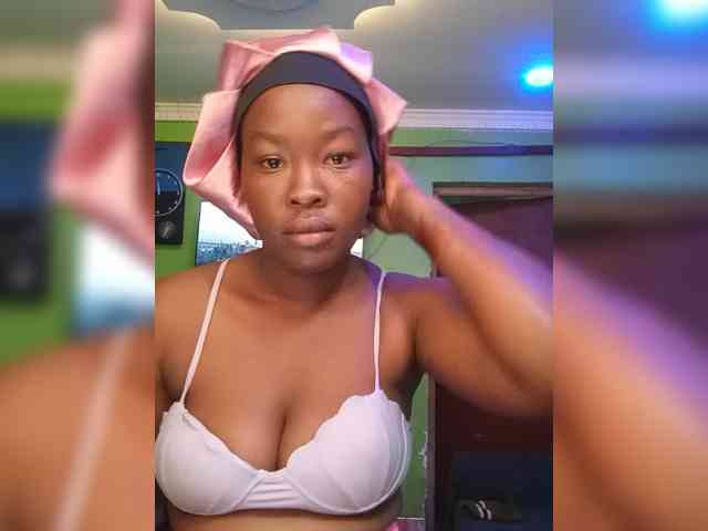 Sexytreatmenta webcam