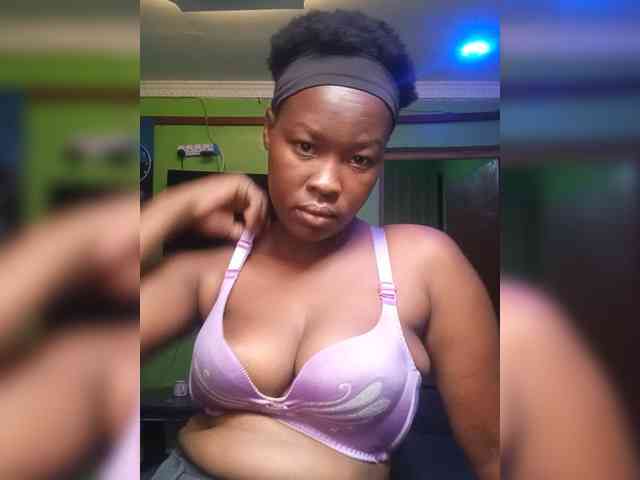 Sexytreatmenta webcam