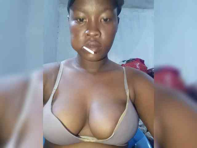 Sexytreatmenta webcam