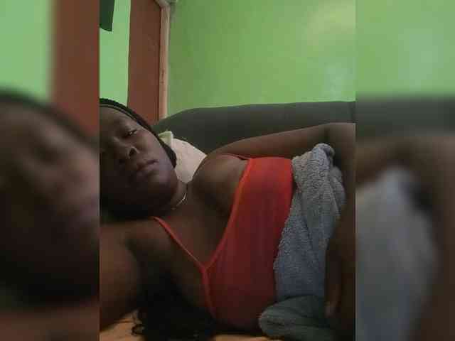 Sexytreatmenta webcam