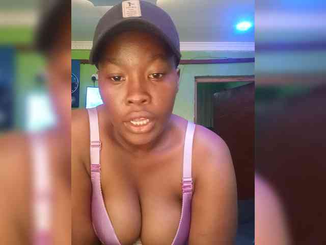 Sexytreatmenta webcam