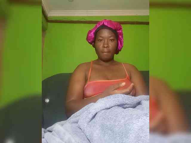 Sexytreatmenta webcam