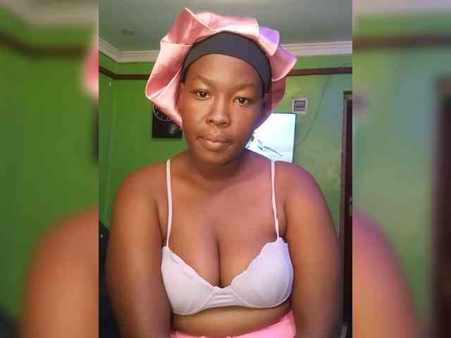 Sexytreatmenta webcam
