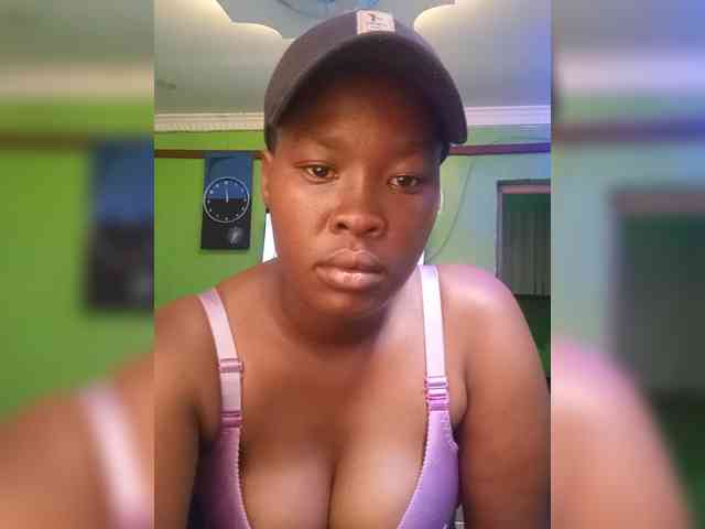 Sexytreatmenta webcam