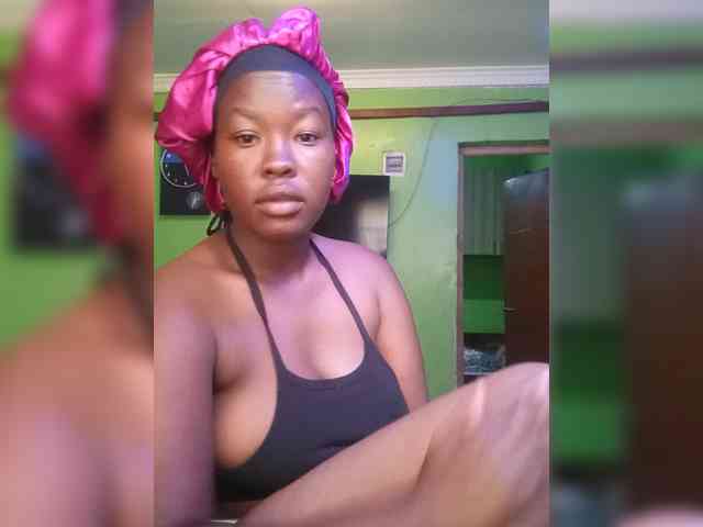 Sexytreatmenta webcam