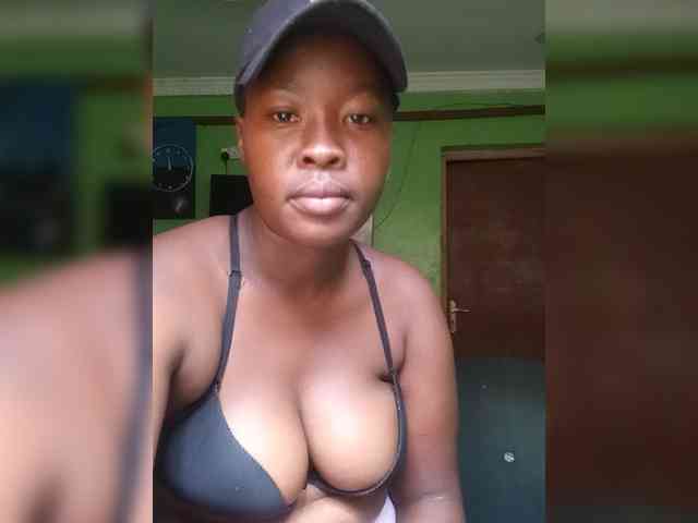 Sexytreatmenta webcam