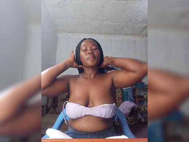 Sexytreatmenta webcam