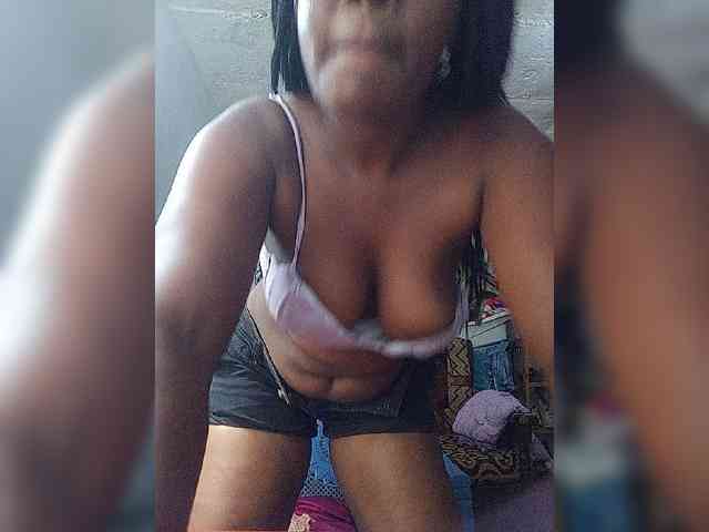 Sexytreatmenta webcam