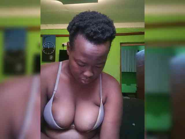Sexytreatmenta webcam