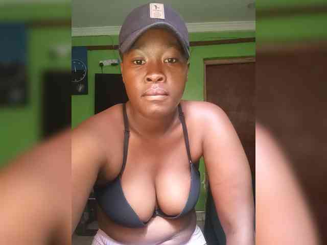 Sexytreatmenta webcam