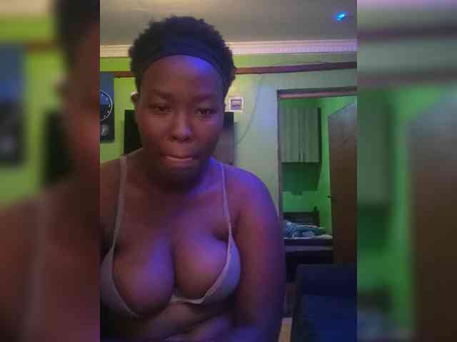 Sexytreatmenta webcam
