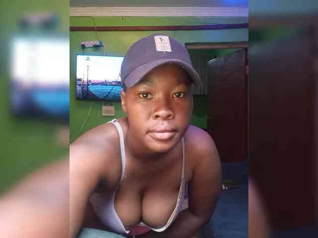 Sexytreatmenta webcam