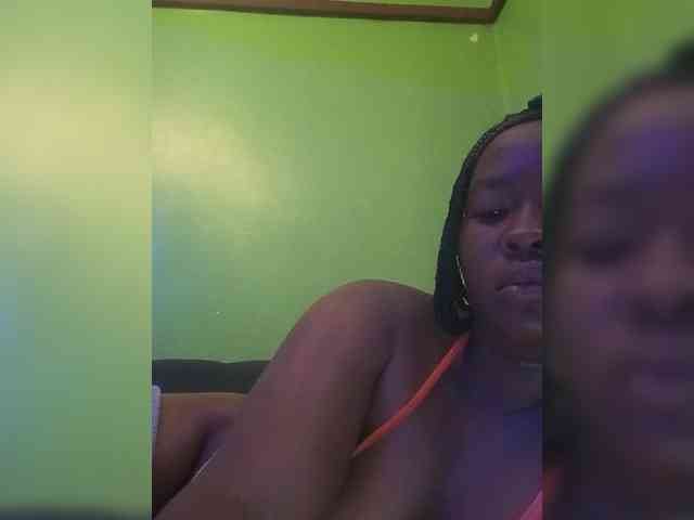 Sexytreatmenta webcam