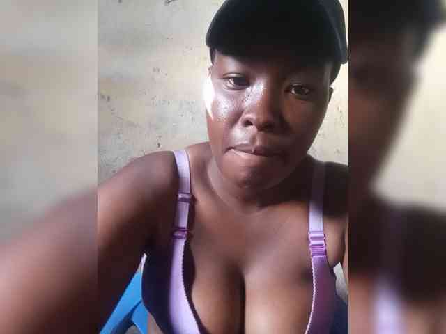 Sexytreatmenta webcam