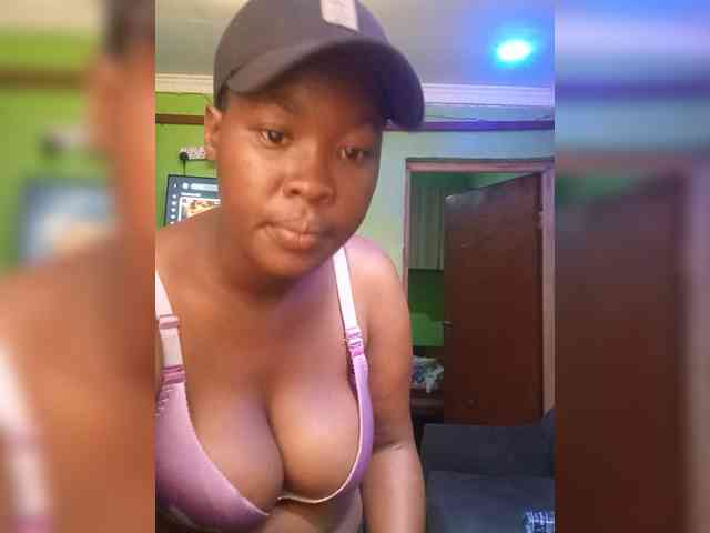 Sexytreatmenta webcam