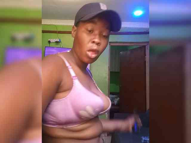 Sexytreatmenta webcam