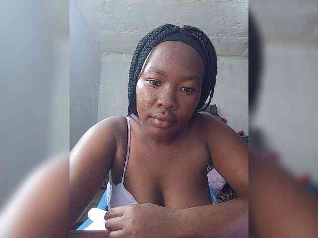 Sexytreatmenta webcam