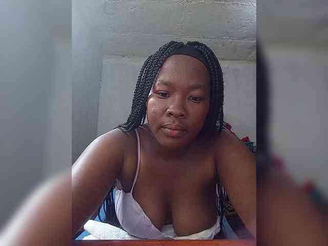 Sexytreatmenta webcam