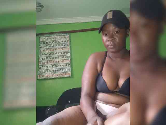 Sexytreatmenta webcam