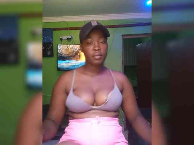 Sexytreatmenta webcam