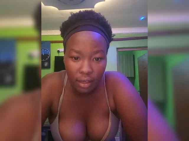 Sexytreatmenta webcam