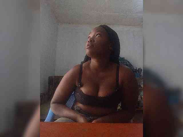 Sexytreatmenta webcam