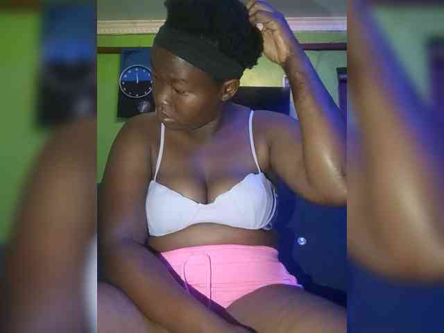 Sexytreatmenta webcam