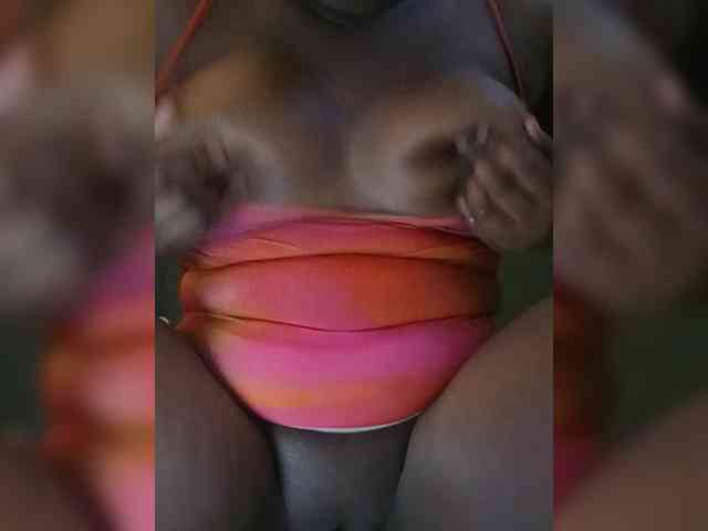 Sexytreatmenta webcam