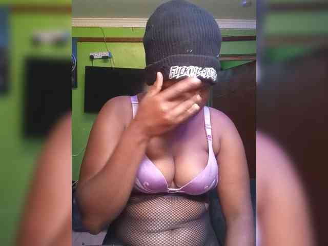 Sexytreatmenta webcam