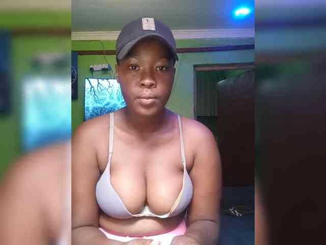 Sexytreatmenta webcam