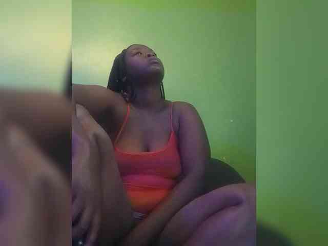 Sexytreatmenta webcam