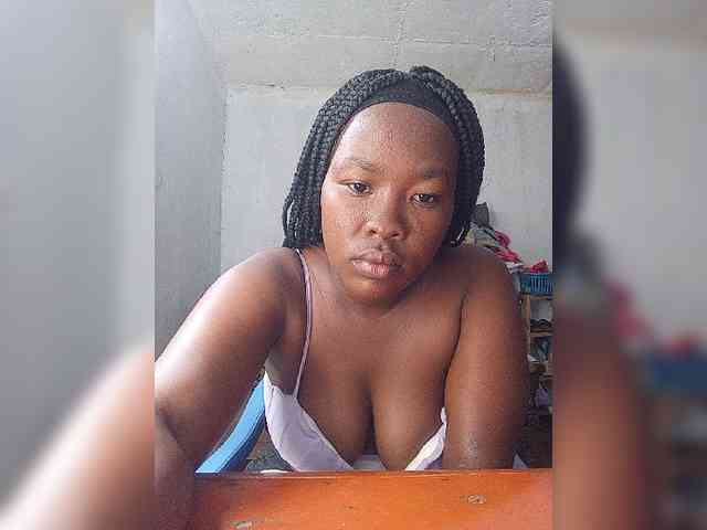 Sexytreatmenta webcam