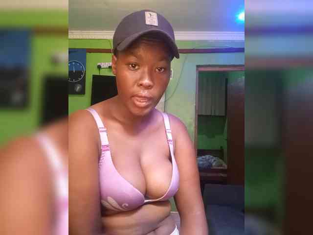 Sexytreatmenta webcam