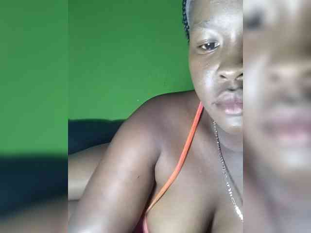 Sexytreatmenta webcam