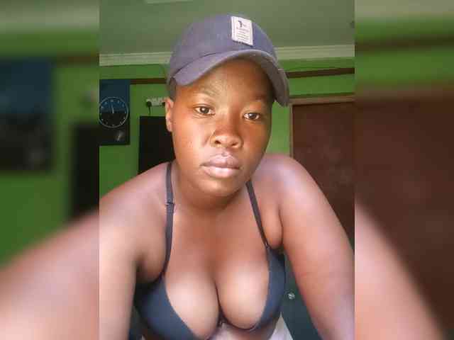 Sexytreatmenta webcam