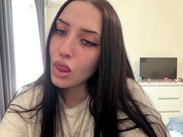 LindseyBridenbaker live cam on BongaCams