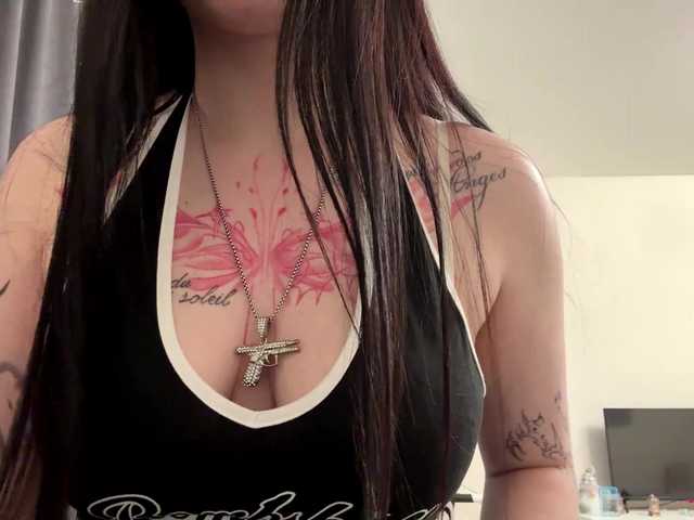 LindseyBridenbaker live cam on BongaCams