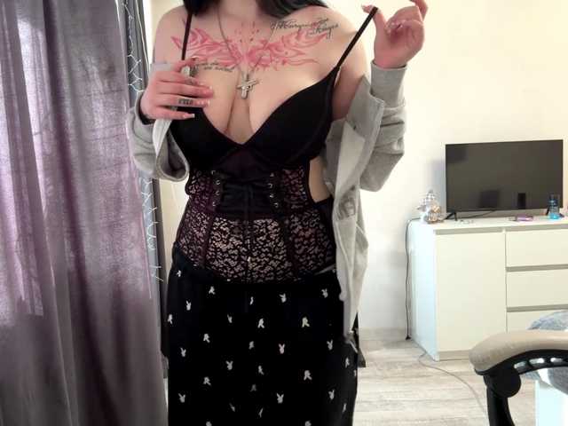 LindseyBridenbaker live cam on BongaCams