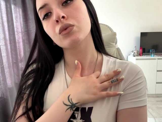 LindseyBridenbaker live cam on BongaCams