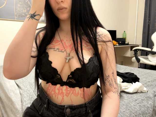 LindseyBridenbaker live cam on BongaCams