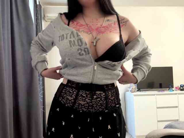LindseyBridenbaker webcam