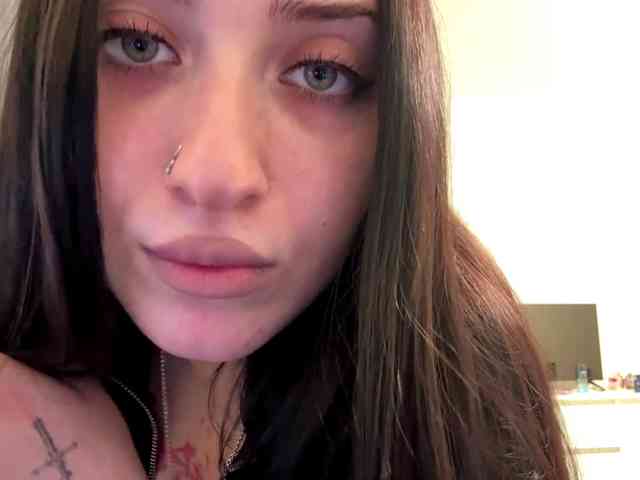 LindseyBridenbaker webcam