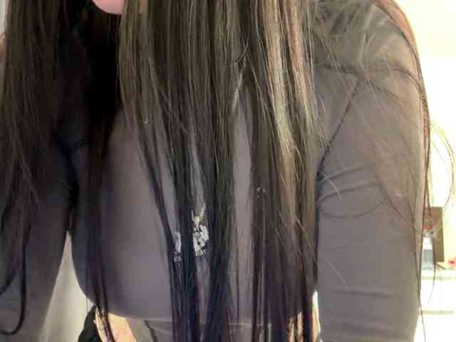 LindseyBridenbaker webcam