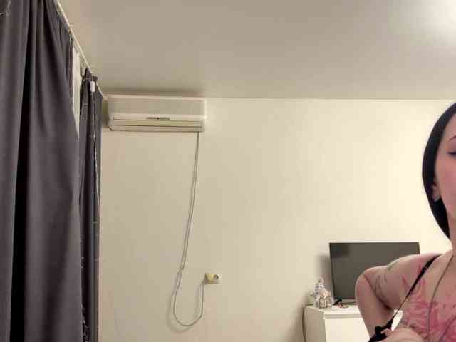 LindseyBridenbaker webcam
