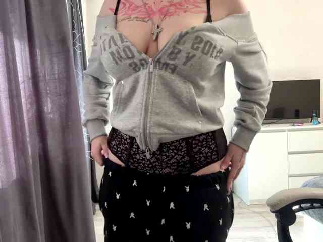 LindseyBridenbaker webcam